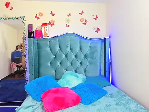 Snapshot of Aurora_sky9 chatting on 11/28/25, 04:04 Aurora sky9 online show from 11/28/25, 04:04