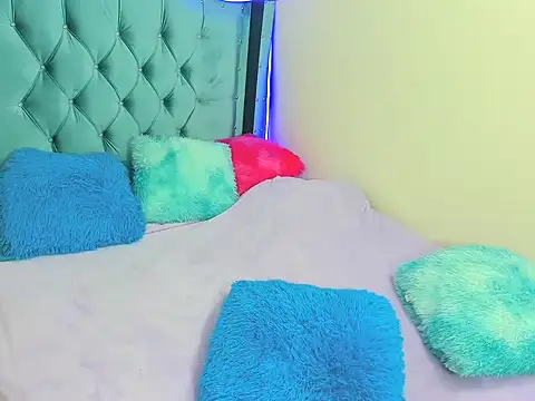 Snapshot of Aurora_sky9 chatting on 12/18/25, 02:28 Aurora sky9 online show from 12/18/25, 02:28