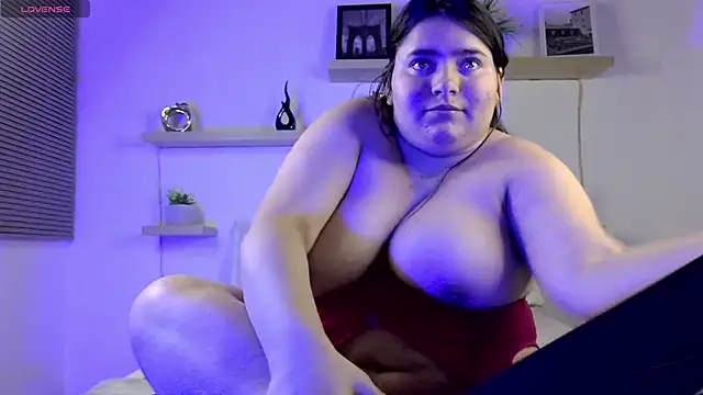 Snapshot of estrella_gold chatting on 11/25/25, 02:55 estrella gold online show from 11/25/25, 02:55