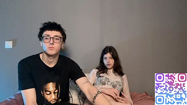 Snapshot of t_files_x chatting on 11/05/25, 09:04 t files x online show from 11/05/25, 09:04