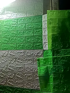 Bee-bgolden online show from 12/01/25, 12:54