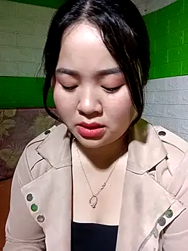 Bee-bgolden online show from 12/16/25, 01:10