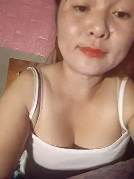 Snapshot of Panda-white chatting on 11/08/25, 01:11 Panda-white online show from 11/08/25, 01:11