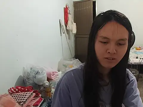 Snapshot of RebelAura chatting on 06/15/26, 04:31 RebelAura online show from 06/15/26, 04:31