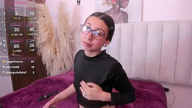 Isabella Crofts online show from 03/21/26, 08:19