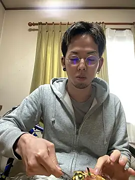 Snapshot of ippei0001 chatting on 06/25/26, 04:56 ippei0001 online show from 06/25/26, 04:56