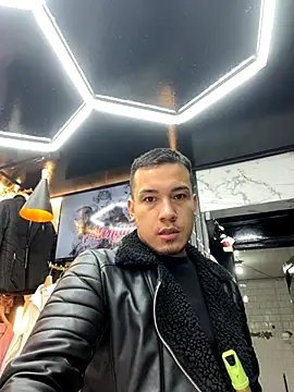 Snapshot of Daniel_Martinz chatting on 11/08/25, 05:45 Daniel Martinz online show from 11/08/25, 05:45