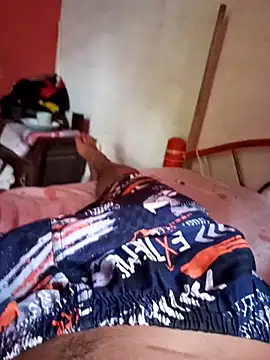 Snapshot of AlexiXxto32 chatting on 11/04/25, 07:24 AlexiXxto32 online show from 11/04/25, 07:24