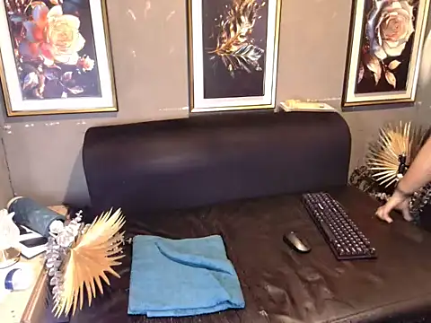 Snapshot of Slipperyebony chatting on 11/26/25, 06:58 Slipperyebony online show from 11/26/25, 06:58