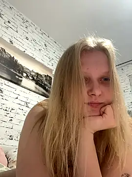 hotgoodgirll online show from 12/21/25, 04:14