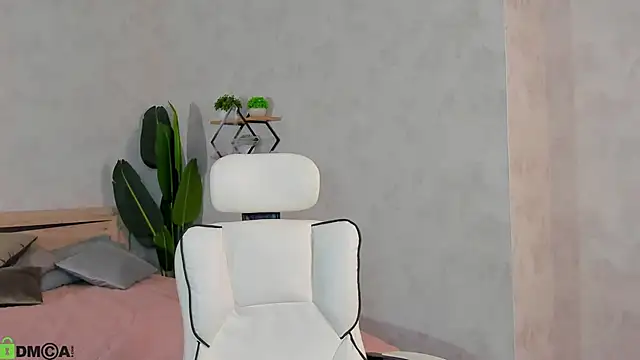 Snapshot of Ella_Burns chatting on 11/14/25, 08:35 Ella Burns online show from 11/14/25, 08:35