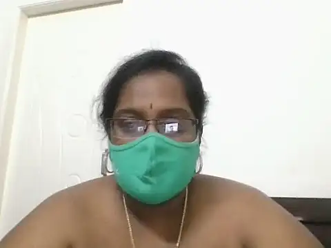 Snapshot of hootypriya chatting on 11/08/25, 09:02 hootypriya online show from 11/08/25, 09:02