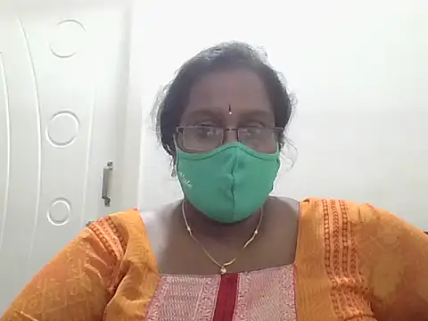 Snapshot of hootypriya chatting on 11/14/25, 04:17 hootypriya online show from 11/14/25, 04:17