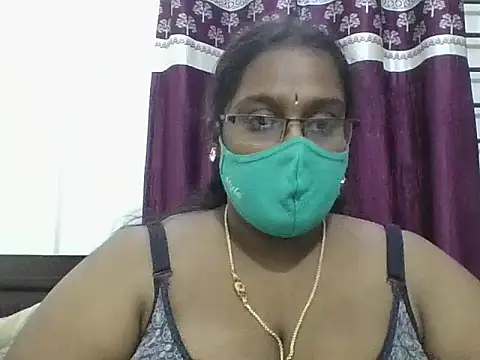 Snapshot of hootypriya chatting on 11/28/25, 04:09 hootypriya online show from 11/28/25, 04:09