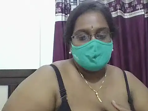 Snapshot of hootypriya chatting on 12/05/25, 04:58 hootypriya online show from 12/05/25, 04:58