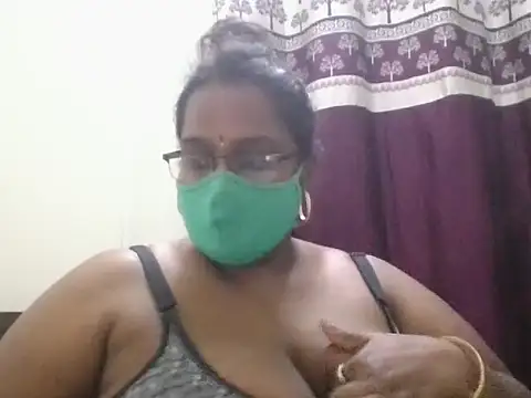 Snapshot of hootypriya chatting on 12/15/25, 05:06 hootypriya online show from 12/15/25, 05:06
