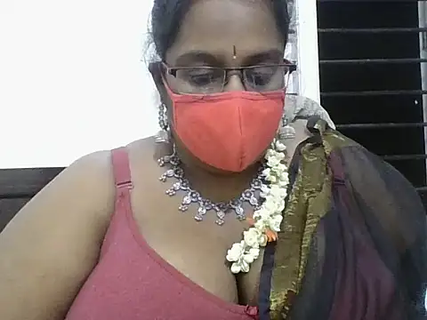 hootypriya online show from 02/18/26, 05:53