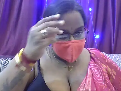 hootypriya online show from 03/04/26, 12:55