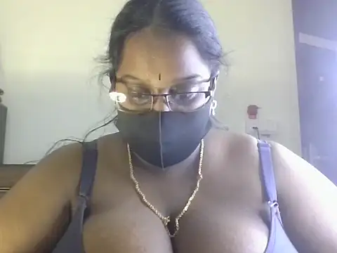 hootypriya online show from 07/22/26, 11:40