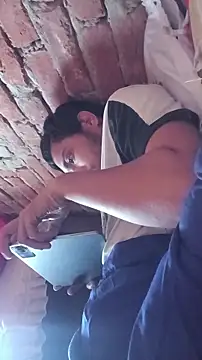 Snapshot of sageer097 chatting on 11/13/25, 04:33 sageer097 online show from 11/13/25, 04:33