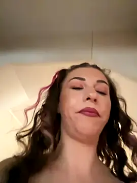 Snapshot of EdaQueen chatting on 11/16/25, 09:26 EdaQueen online show from 11/16/25, 09:26