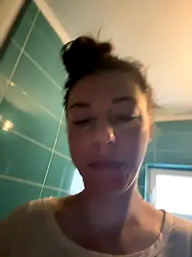 Snapshot of EdaQueen chatting on 11/30/25, 07:12 EdaQueen online show from 11/30/25, 07:12