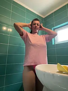 Snapshot of EdaQueen chatting on 12/14/25, 09:36 EdaQueen online show from 12/14/25, 09:36