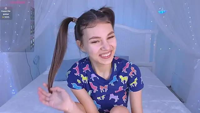 Little  Lunaa online show from 04/11/26, 09:57