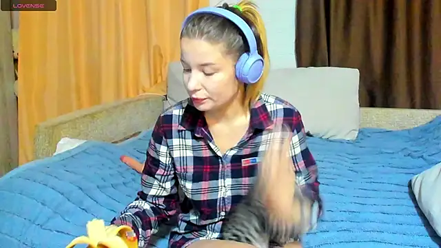 Snapshot of Eva_purrr_ chatting on 12/05/25, 01:25 Eva purrr online show from 12/05/25, 01:25