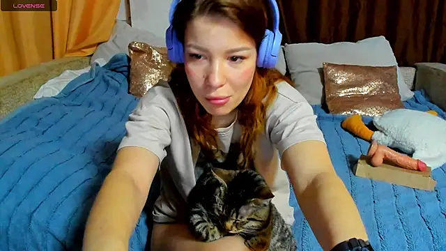 Eva purrr  online show from 04/04/26, 01:15