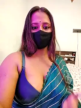 Snapshot of LoveLy-Soneya chatting on 12/15/25, 03:16 LoveLy-Soneya online show from 12/15/25, 03:16