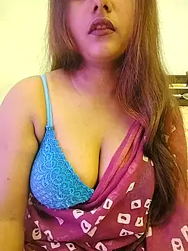 Snapshot of LoveLy-Soneya chatting on 12/19/25, 02:02 LoveLy-Soneya online show from 12/19/25, 02:02