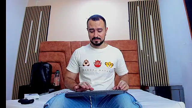 Snapshot of HARRY_FLYNN chatting on 11/07/25, 12:16 HARRY FLYNN online show from 11/07/25, 12:16