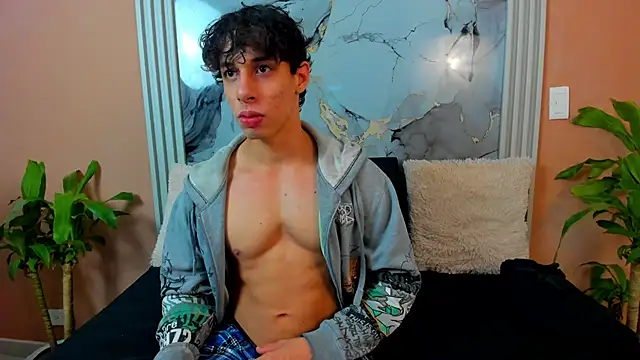 Snapshot of chris_evans27 chatting on 11/14/25, 04:22 chris evans27 online show from 11/14/25, 04:22