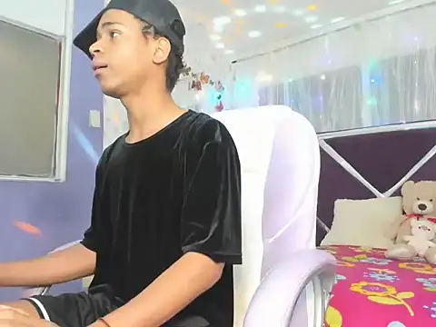 Snapshot of Santy_bigcock_01 chatting on 01/15/26, 04:33 Santy bigcock 01 online show from 01/15/26, 04:33