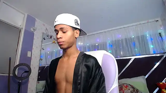 Santy bigcock 01 online show from 06/25/26, 04:00