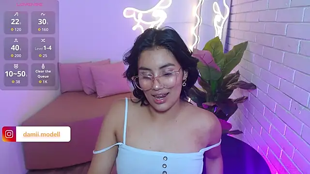 Snapshot of PEACHY_TAY chatting on 11/06/25, 11:44 PEACHY TAY online show from 11/06/25, 11:44