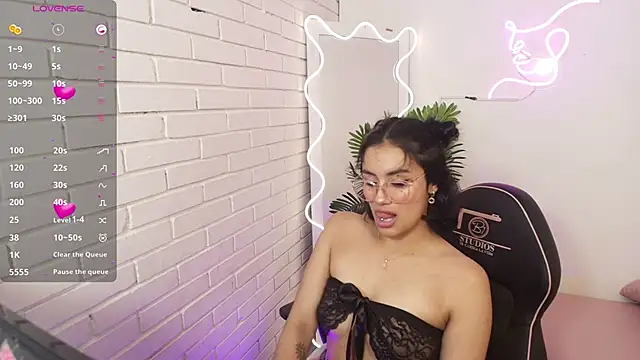 Snapshot of PEACHY_TAY chatting on 12/01/25, 11:59 PEACHY TAY online show from 12/01/25, 11:59