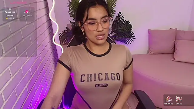 Snapshot of PEACHY_TAY chatting on 12/18/25, 12:11 PEACHY TAY online show from 12/18/25, 12:11