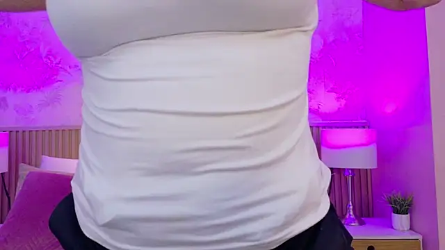 ValeriaMonet online show from 04/21/26, 01:42