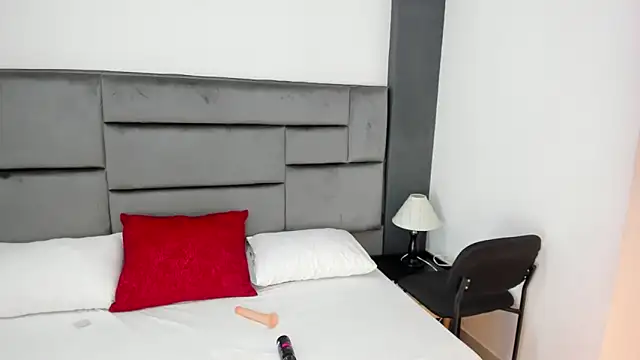 CatleyaSmith online show from 12/21/25, 12:23