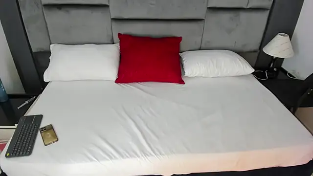 CatleyaSmith online show from 12/22/25, 12:02