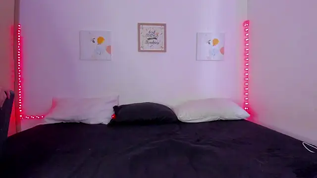 Snapshot of Miia__Jonees chatting on 12/15/25, 06:45 Miia Jonees online show from 12/15/25, 06:45