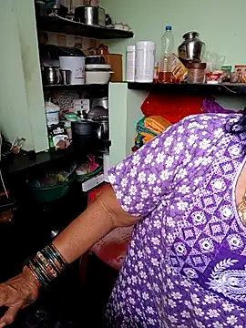 Snapshot of savithasree chatting on 11/17/25, 06:30 savithasree online show from 11/17/25, 06:30