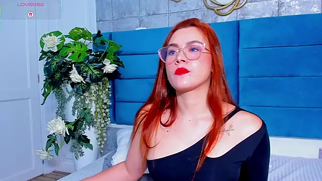 Snapshot of SaraAlvarezx chatting on 05/30/26, 03:25 SaraAlvarezx online show from 05/30/26, 03:25