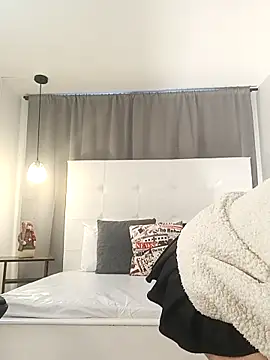 Emi Rosee online show from 12/19/25, 12:12