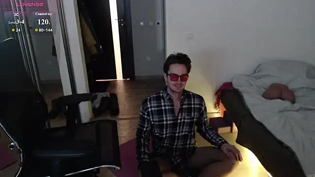 lucky swimmer online show from 11/24/25, 06:07