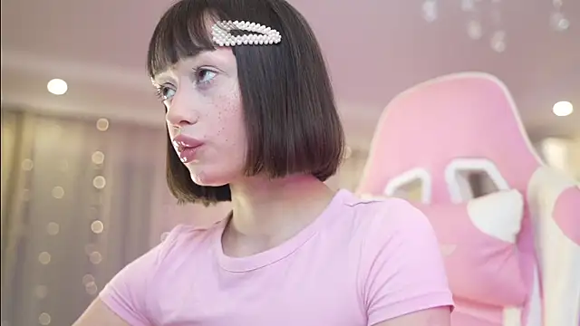 Snapshot of Bananalizzy chatting on 12/01/25, 02:11 Bananalizzy online show from 12/01/25, 02:11