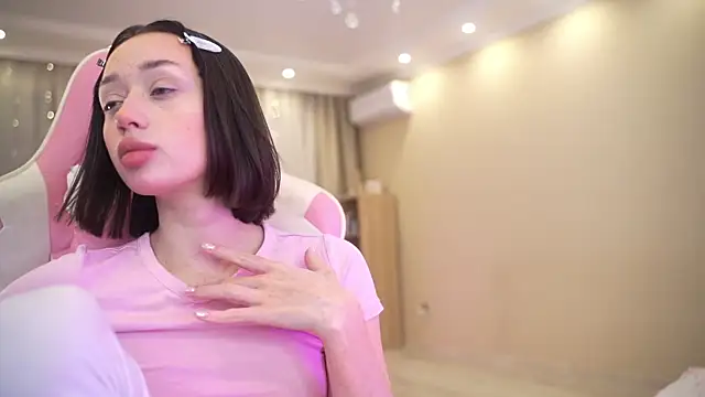 Snapshot of Bananalizzy chatting on 12/14/25, 02:00 Bananalizzy online show from 12/14/25, 02:00