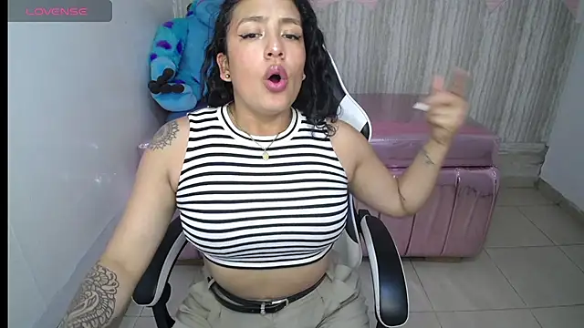 Snapshot of tamara_brown_t chatting on 11/11/25, 07:36 tamara brown t online show from 11/11/25, 07:36